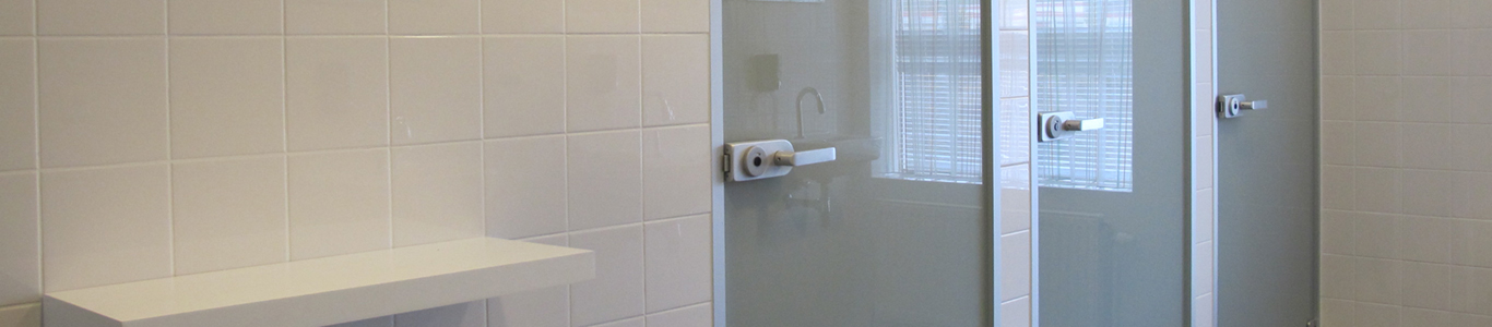 Hardglazen deur voor douche of badkamer, op maat gemaakt, door Glason Hardglazen deur voor douche of badkamer, op maat gemaakt, door Glason